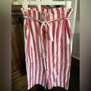 Medium, high waisted pencil skirt